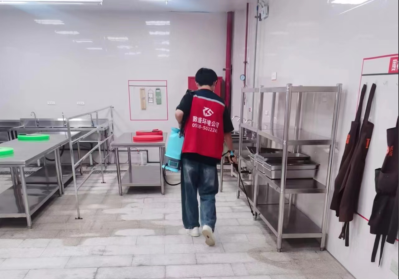 淮北師范攜手泉滿餐飲,共同開展除四害行動